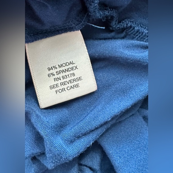 Philosophy: Women's Blouse- Size Large (94% Modal 65% Spandex) - Picture 8 of 9